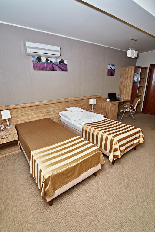 Hotel Ted Radomsko Eksteriør bilde